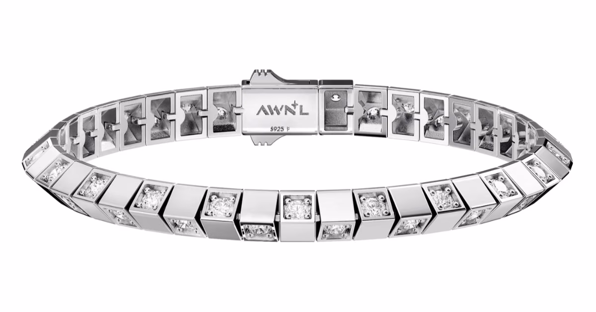 สร้อยข้อมือ AWNL Frost and Flame จัดเรียงคริสตัลขาวด้วยข้อต่อโซ่เรขาคณิต