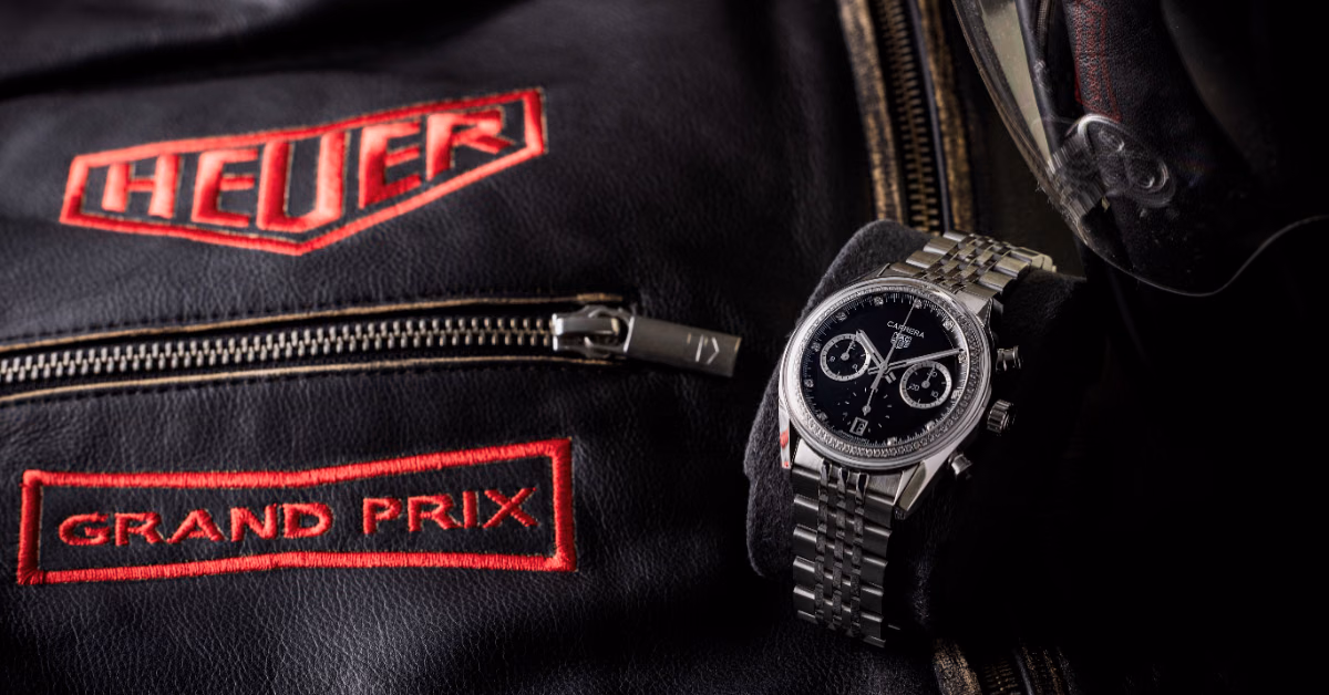 Carrera 腕表与赛车风格服饰的品牌形象画面。