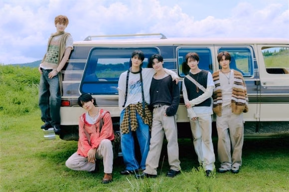 NCT DREAMメンバーとキャンピングカーのMVシーン