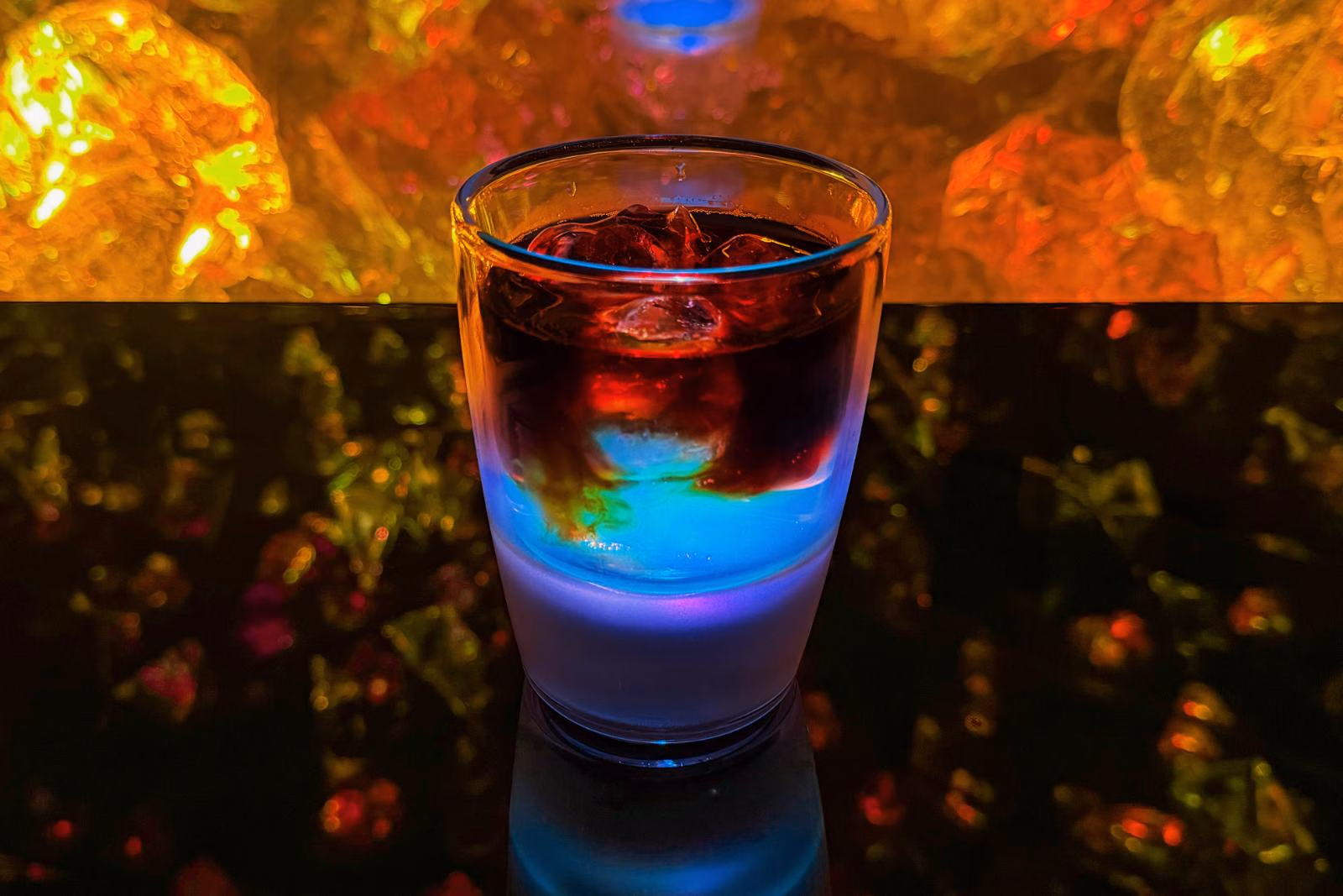 "Resonance Tea" and the surrounding light and shadow