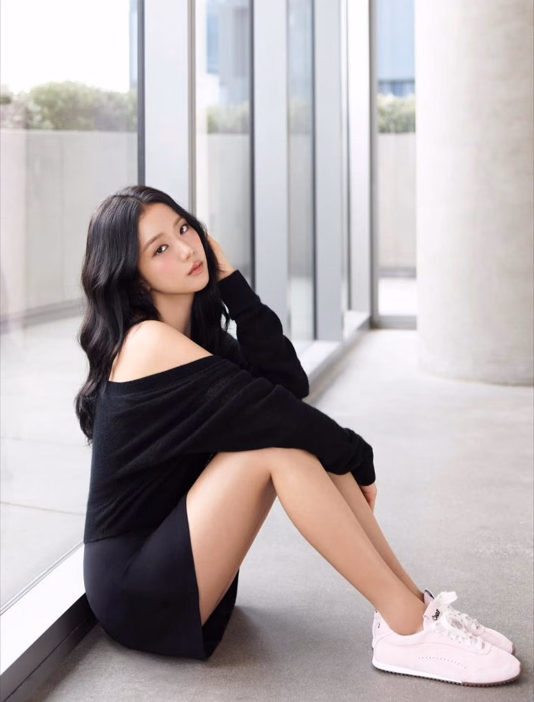 Jisoo in black with pink Sunset Sneaker; brand campaign, not the Hong Kong opening