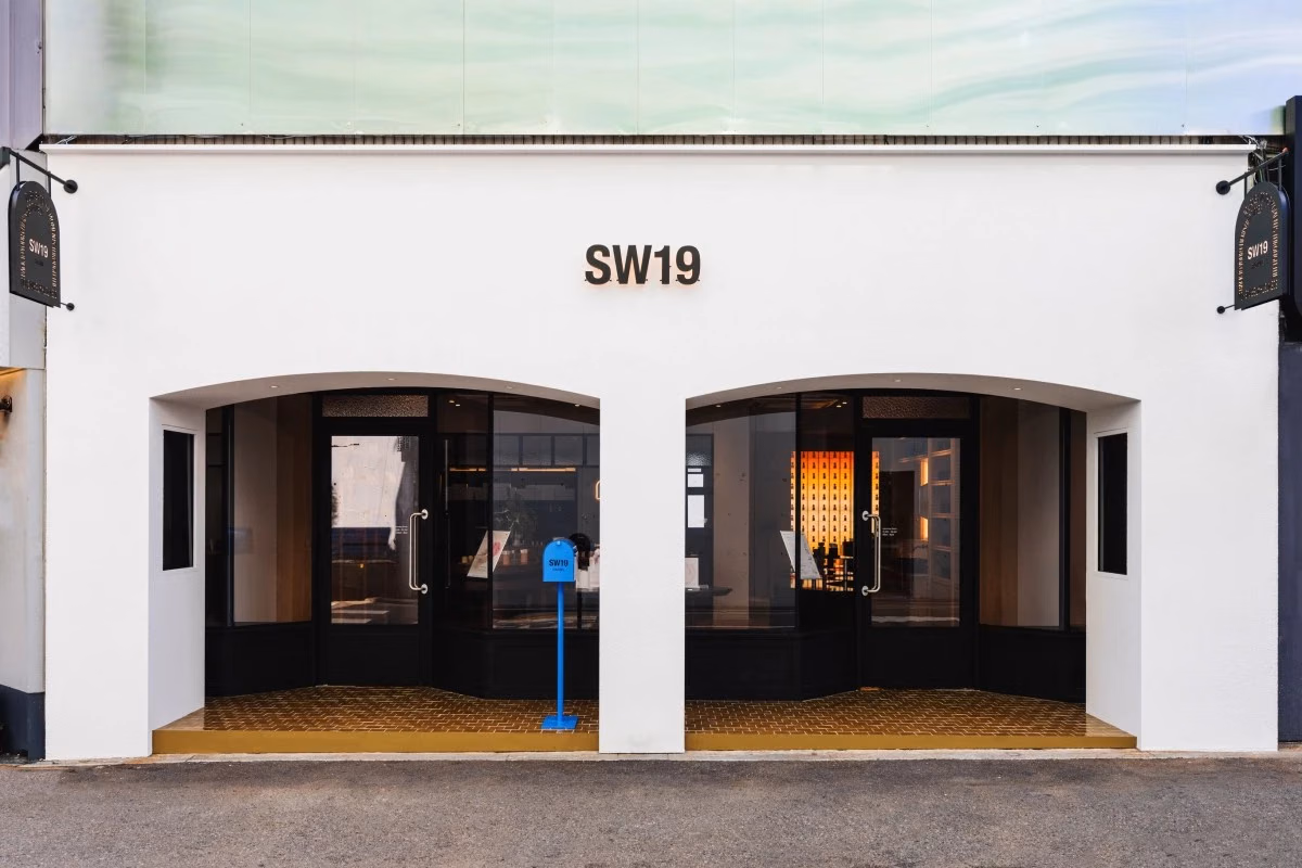 White SW19 storefront and entrance