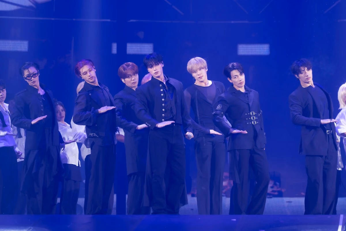 ATEEZ perform in dark stagewear under blue-purple lighting