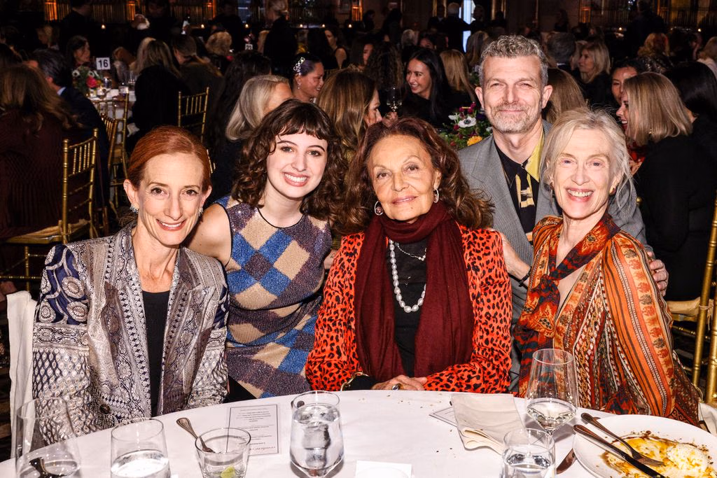 Diane von Furstenberg와 오찬 참석자들