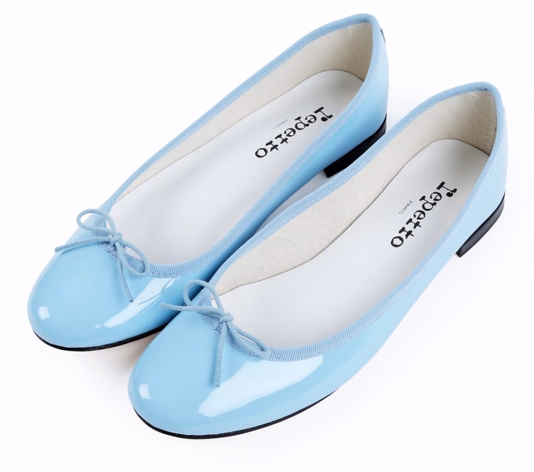 Repettoの淡い青のリボンバレエシューズ