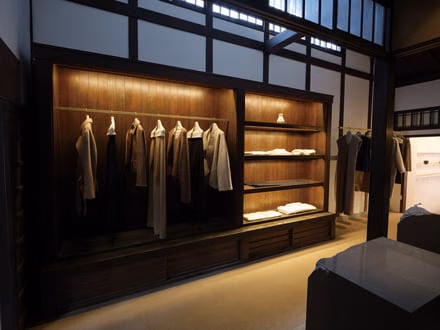 町家木构空间里展示的T.T服装