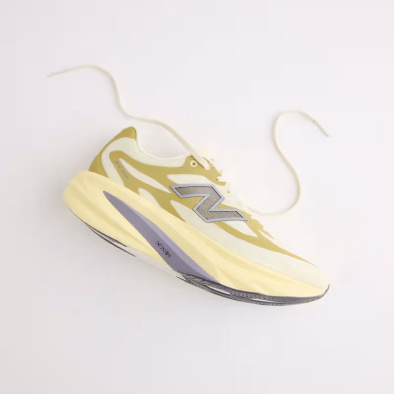 同款發泡兩種野心：New Balance 八月用 SC Rebel v1 與 SC Elite v6 劃分訓練與競速