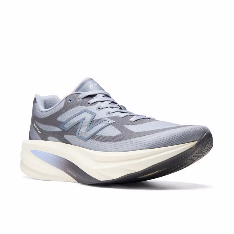 同款發泡兩種野心：New Balance 八月用 SC Rebel v1 與 SC Elite v6 劃分訓練與競速