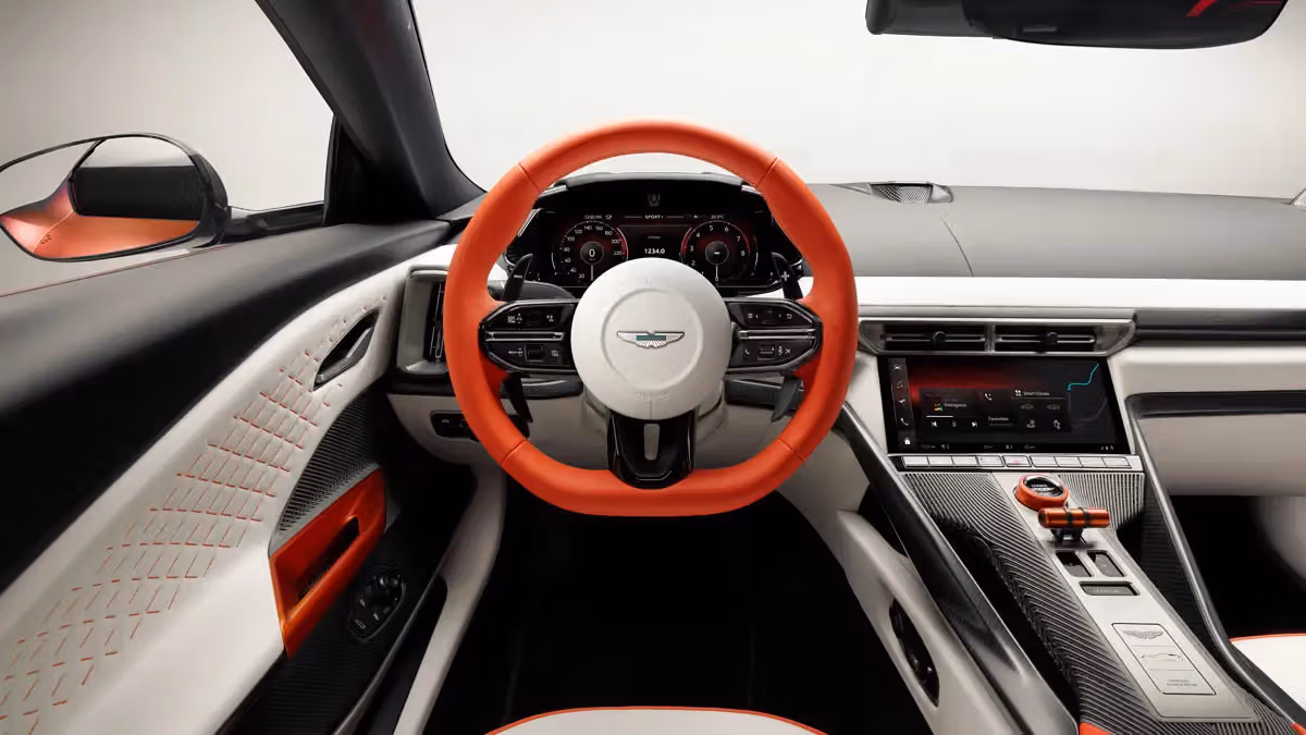 Aston Martin Valen 首度亮相：把 Vanquish 逼成反派的838匹V12