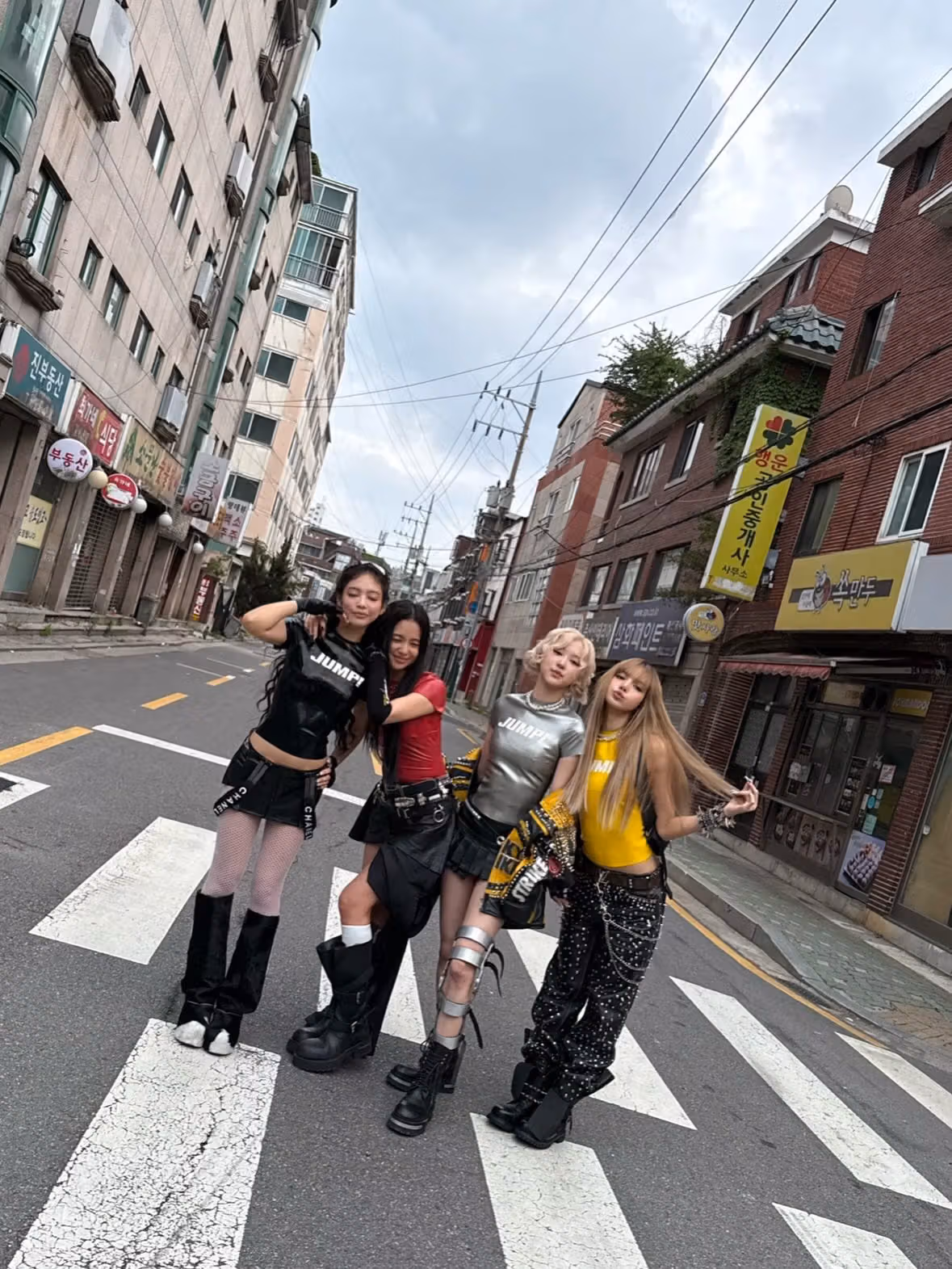 BLACKPINK10周年ファンミーティングを博物館で開催、参加枠わずか40人が招いた公的機関の調査