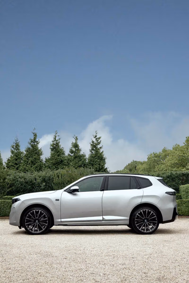 Kith x BMW 第四章壓軸：一台塞進V10手排的2000年X5，一台預告2027年新世代設計