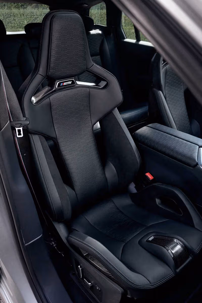 Kith x BMW 第四章壓軸：一台塞進V10手排的2000年X5，一台預告2027年新世代設計