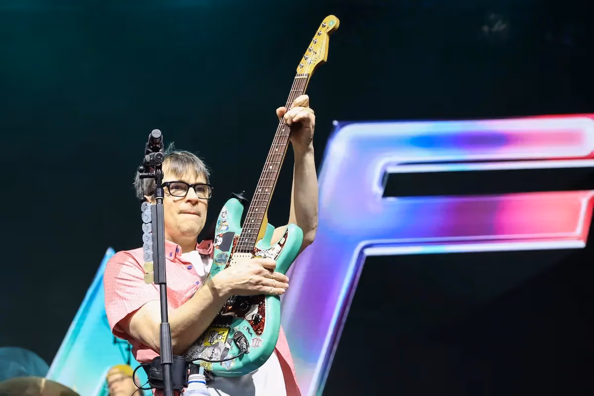 「もう撮り終えてる」Brian Bellの一言でWeezer映画の存在がバレる