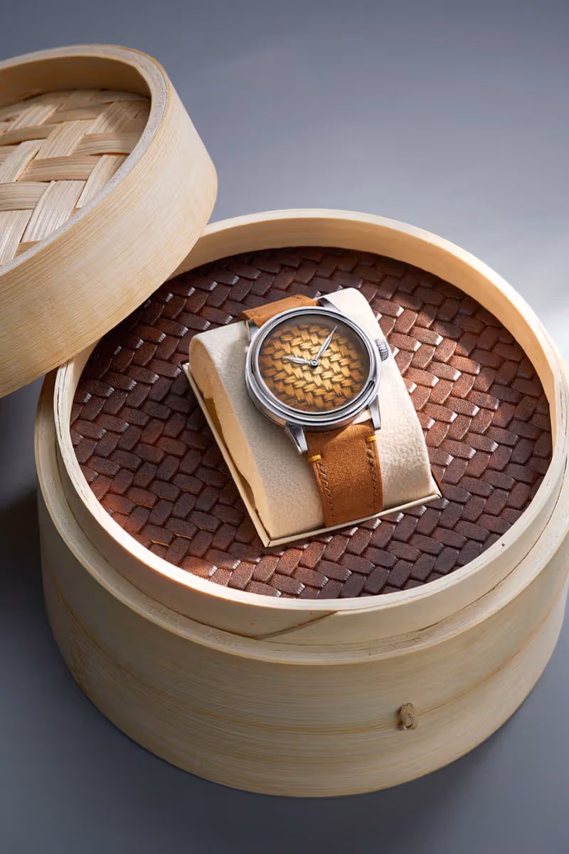 把飲茶回憶刻進錶盤，Selten x Watch Ho & Co. 用3500刀雕出蒸籠紋理