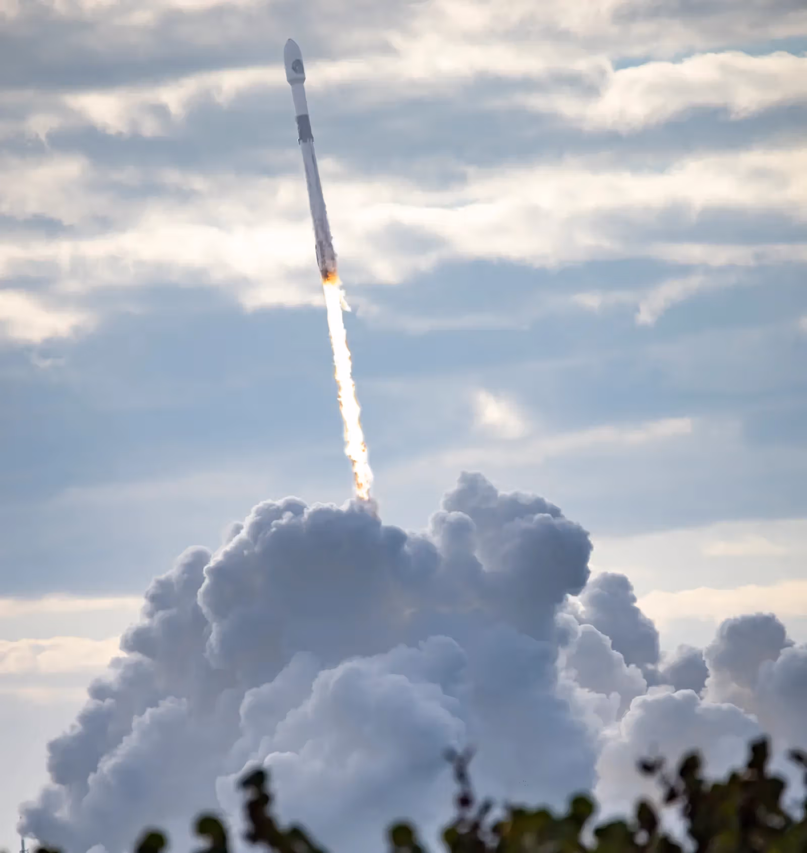 SpaceX 獵鷹9號38分鐘內東西岸接力升空，改寫自家發射紀錄