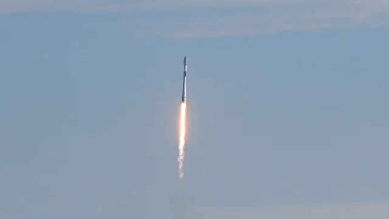 SpaceX ファルコン9、東西海岸から38分間隔でリレー打ち上げ 自社記録を更新