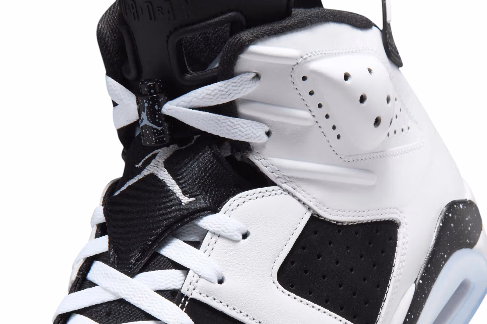 หายไป 16 ปี ในที่สุด Air Jordan 6 "Oreo" สีดั้งเดิมก็กลับมาแล้ว