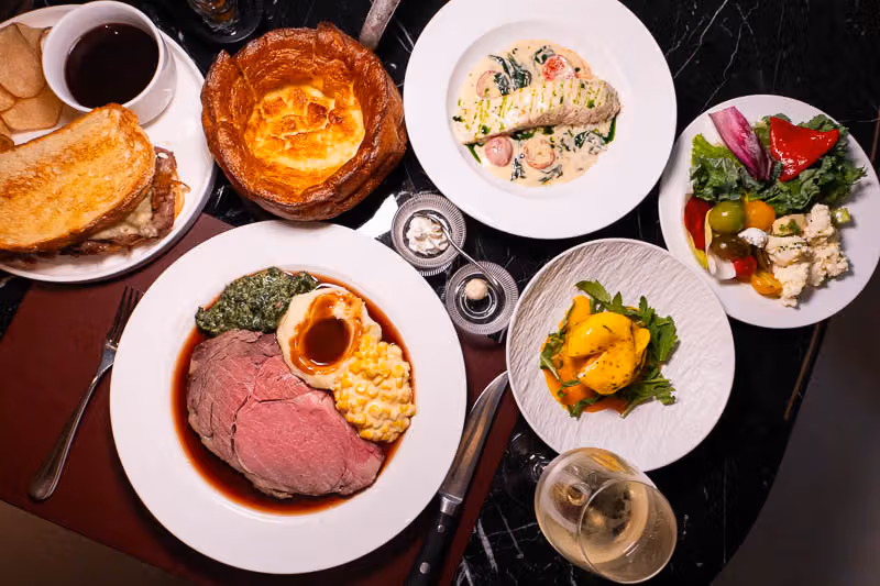 Lawry's เซี่ยงไฮ้เปิดตัวบรันช์บาร์บีคิวใหม่ แต่พระเอกตัวจริงกลับเป็นหมูสามชั้นหนังกรอบ