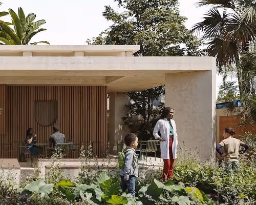 沒有草皮的公園：DeRoche Projects 在阿克拉種一座能吃的公共花園