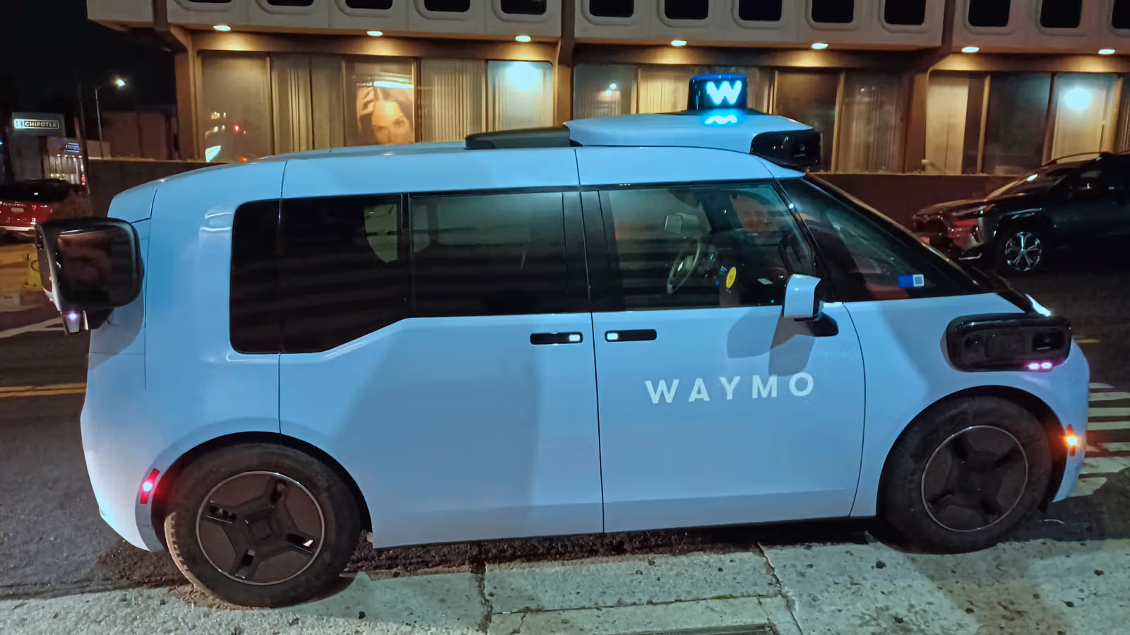 Waymo拿到加州18郡通行證，但官方紀錄還沒跟上這則推文