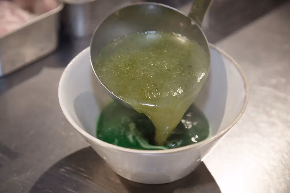 她不站在廚房裡：丸山千里用一碗抹茶拉麵，重新定義「料理人」