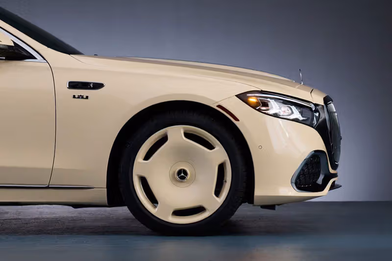LeBron James 打造專屬 Maybach S 680,V12 徽章換成他的皇冠標誌