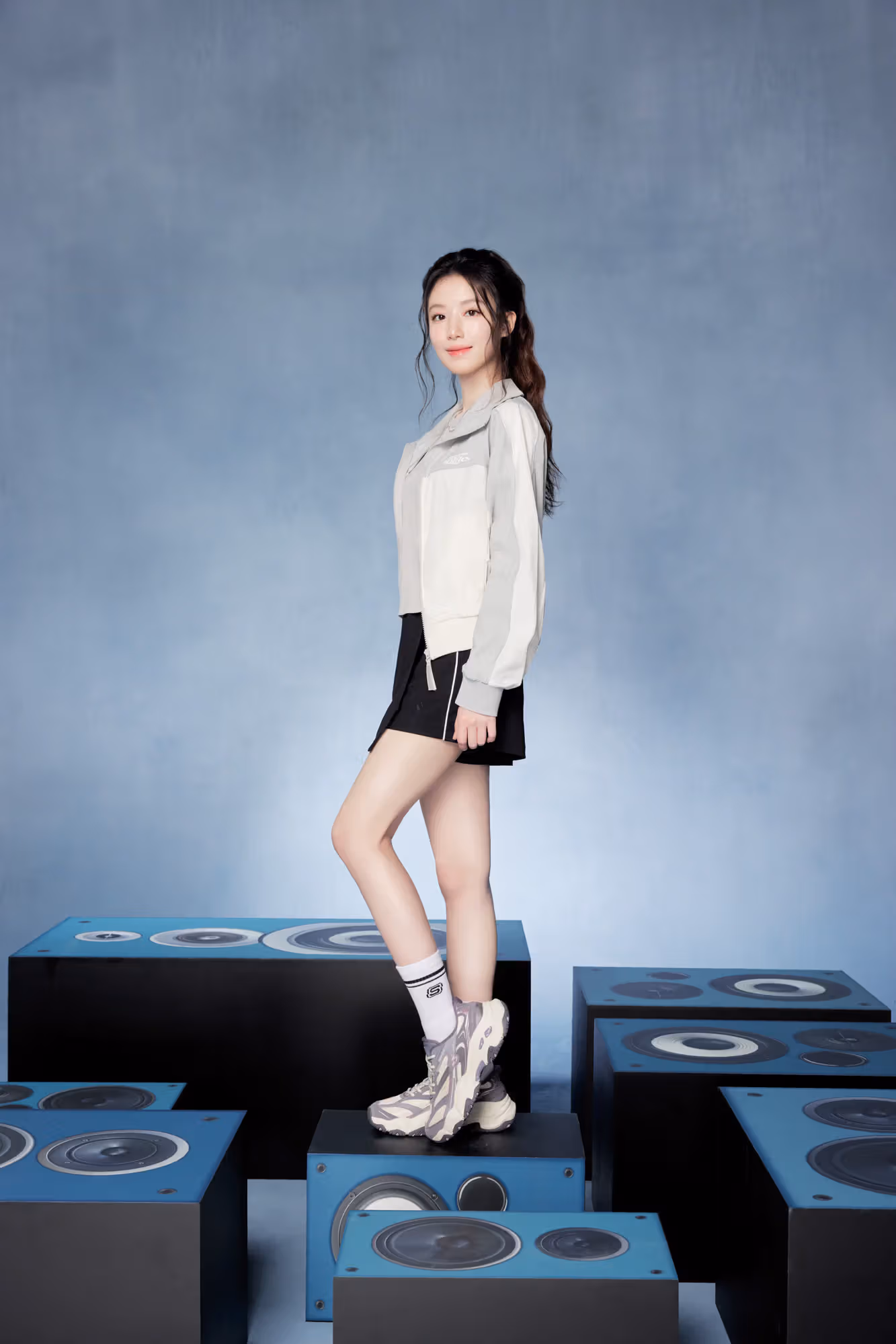 두꺼운 어글리슈즈에 리본을 달다, SKECHERS D'LITES 20주년의 자기애 선언