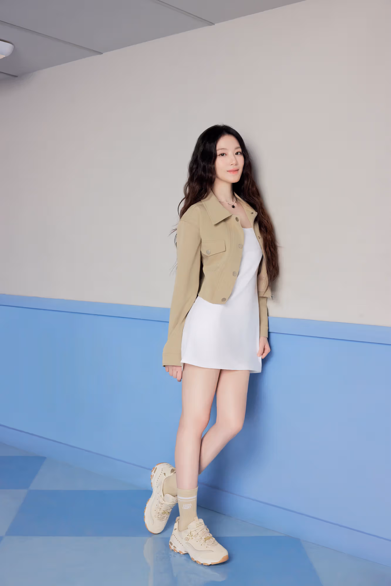 두꺼운 어글리슈즈에 리본을 달다, SKECHERS D'LITES 20주년의 자기애 선언