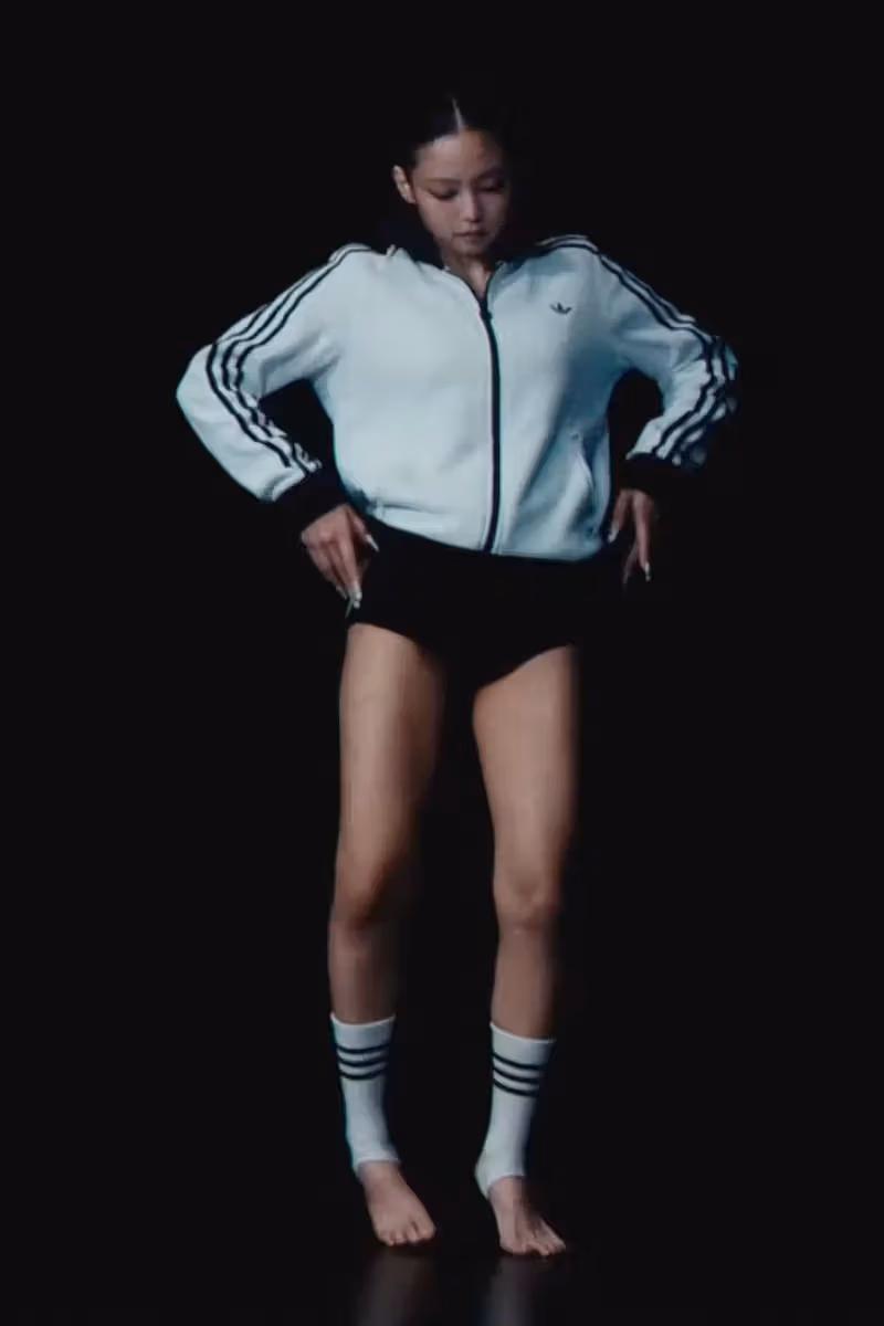 JENNIE從代言人變設計者，adidas Originals首個聯名系列釋出預告