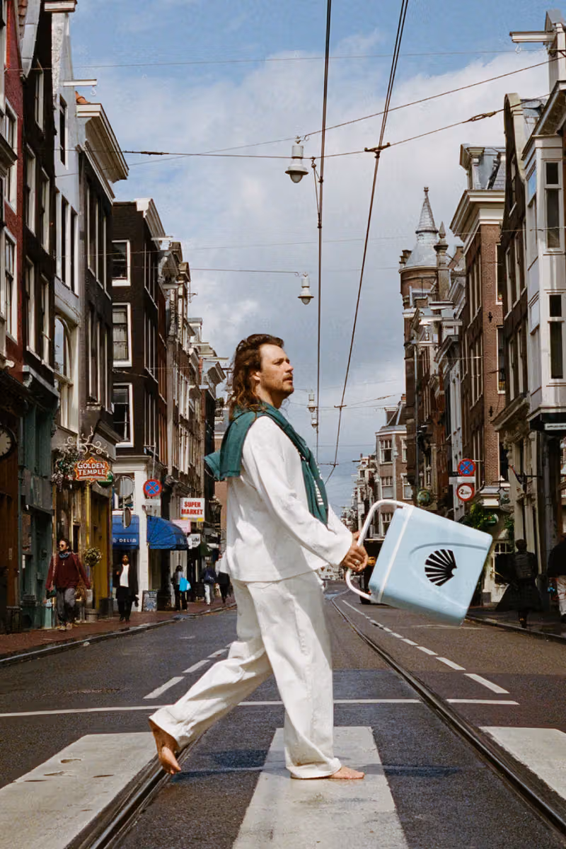 衝浪與工地兩種「危險」互換邏輯：Amsterdam Surf Association FW26 SAFETY