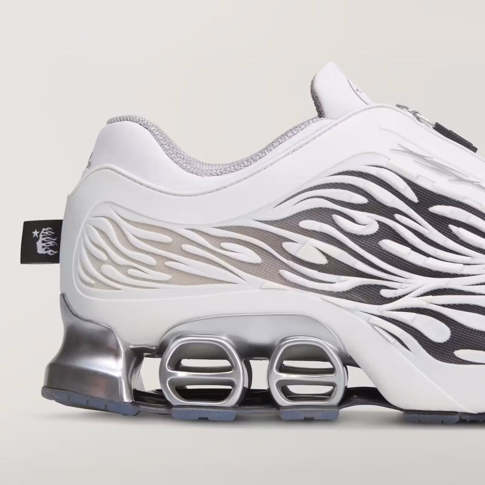 Hellstar拆了adidas Megaride的鏤空籠子，換上一條拉鍊