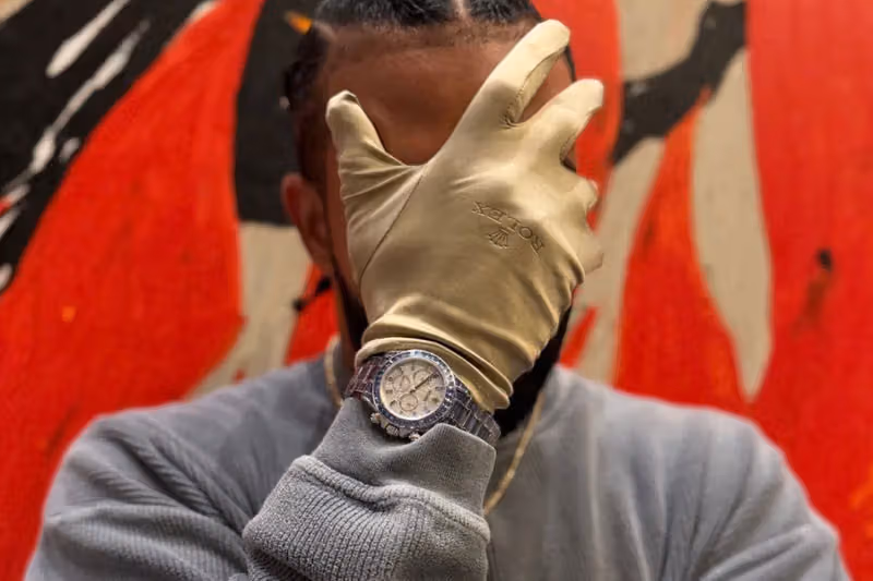 Rolex 送給 Drake 的錶，錶背刻著「Freeze the World」
