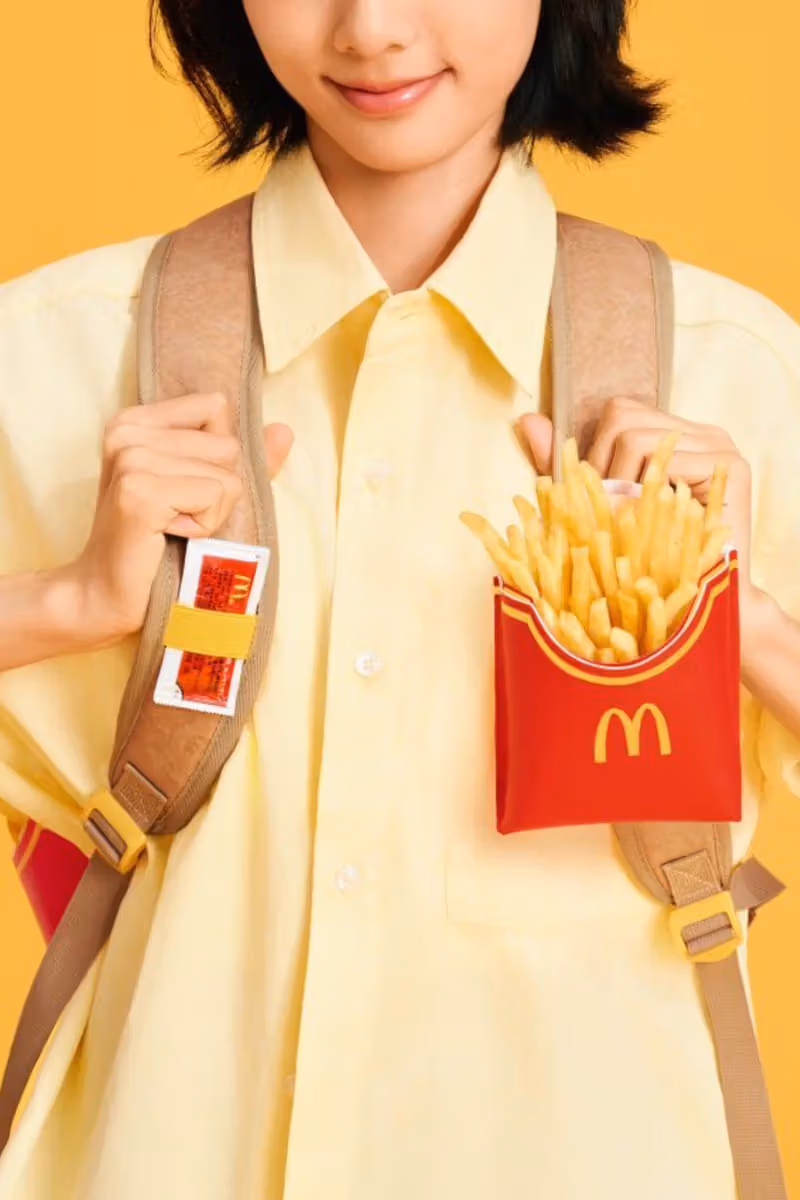 McDonald's China 把外賣紙袋變背包，薯條真的能揹在身上