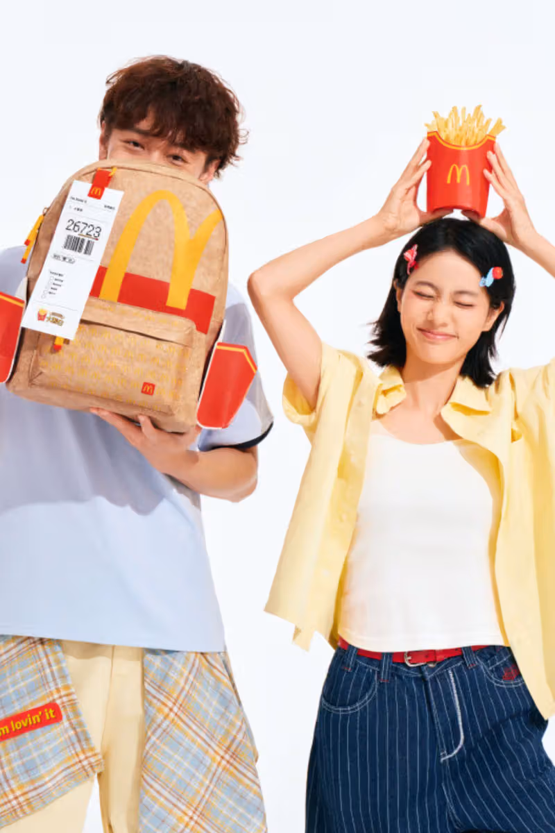 McDonald's China 把外賣紙袋變背包，薯條真的能揹在身上