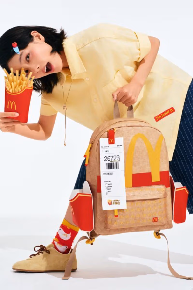 McDonald's China 把外賣紙袋變背包，薯條真的能揹在身上