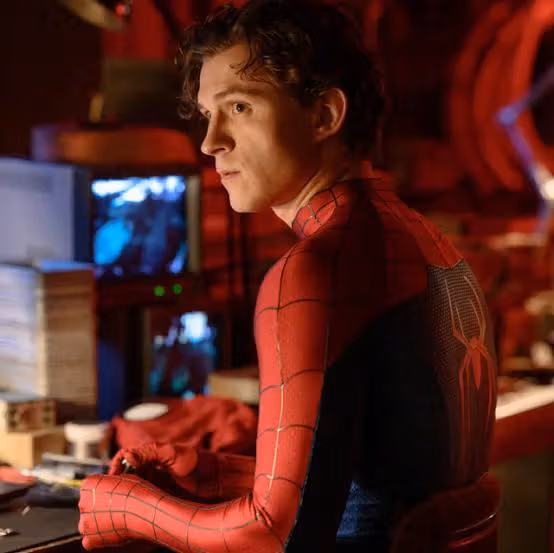 家を買って初めて知った、スパイダーマンの実家。64歳の家主が今、世界中の子どもたちからの手紙に返信している