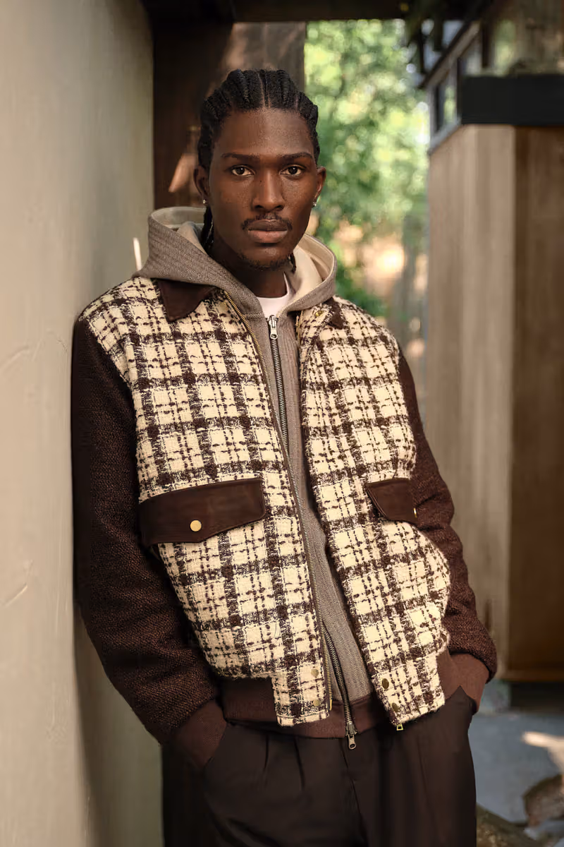 Kith &Kin FW26, 로고 없이 폴트 헤어 레더와 로프 텍스처 데님으로 완성한 텍스처의 미학