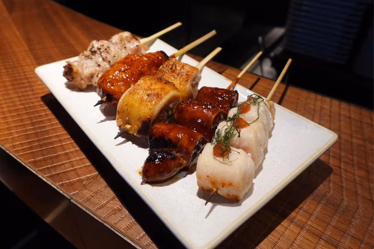 從雞氣管到高端omakase：香港13間燒鳥店的雞肉光譜