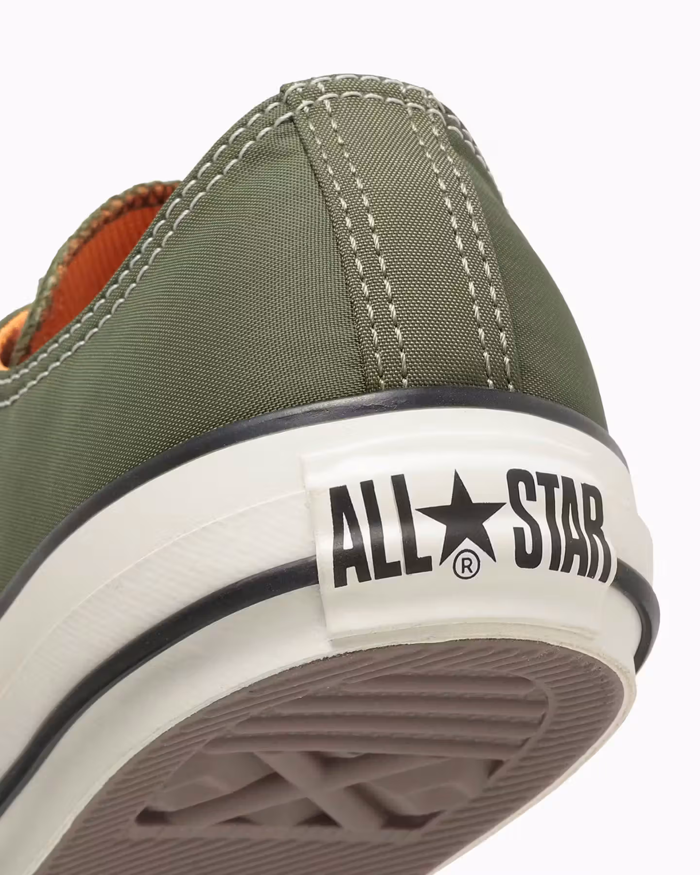 플라이트 재킷을 발에 신다: Converse Japan, 이번엔 Chuck Taylor를 MA-1으로 재해석