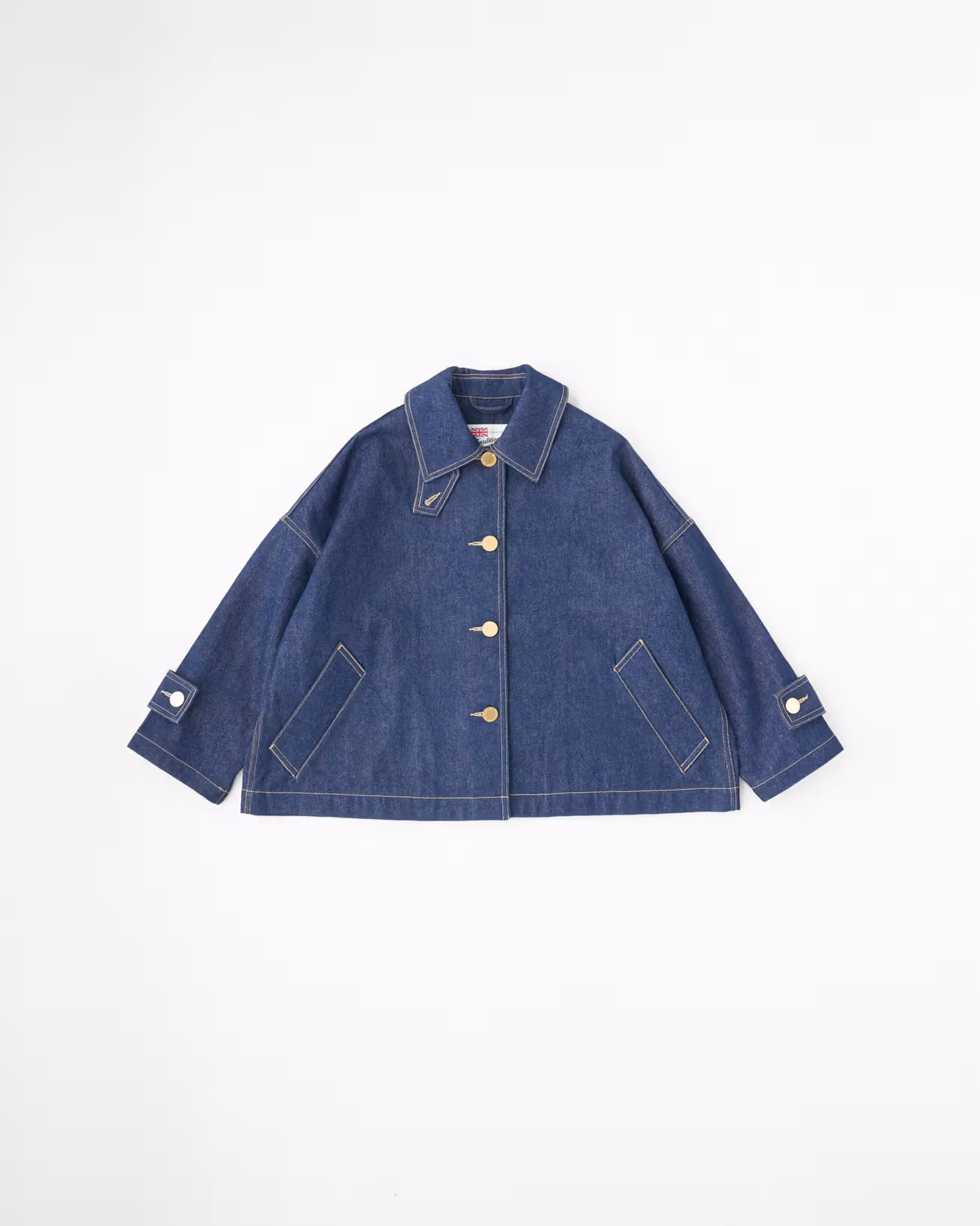 從象牙白穿到黑：Traditional Weatherwear 用一種丹寧示範四種性格