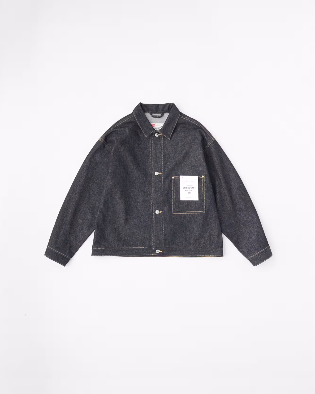 從象牙白穿到黑：Traditional Weatherwear 用一種丹寧示範四種性格