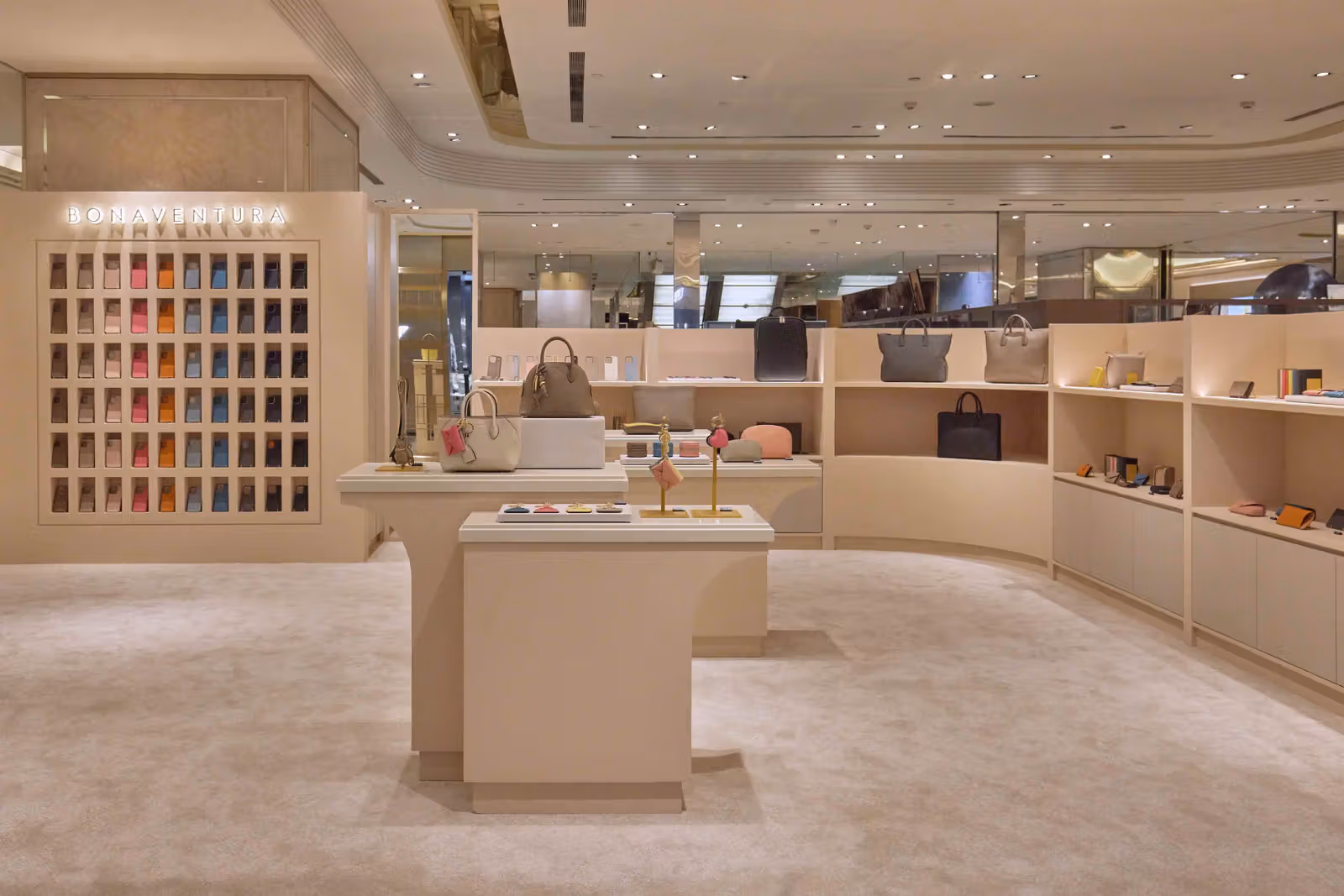 没有大logo的奢华：BONAVENTURA 台湾首店，隋棠提着的是安静生意