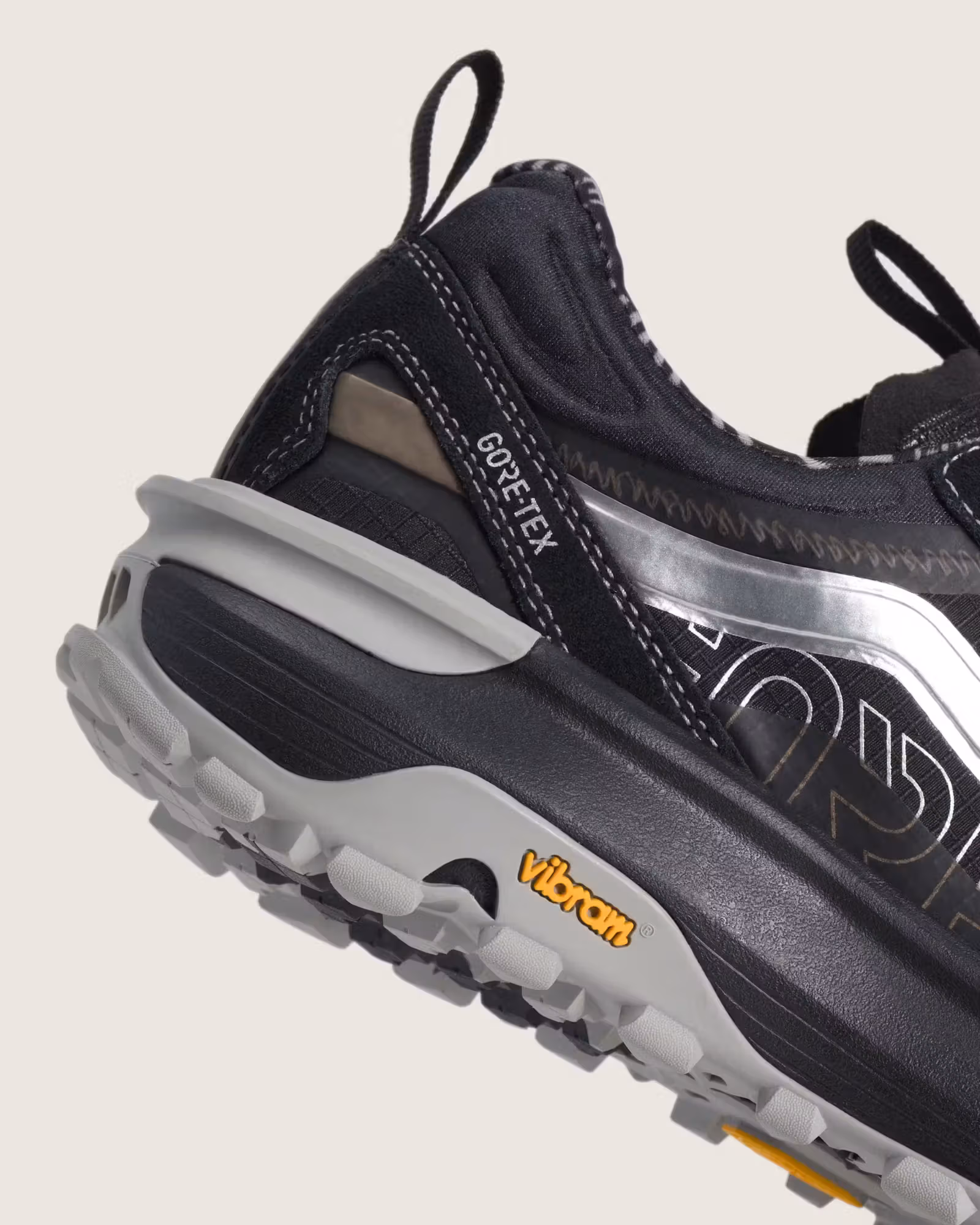 下雨天穿這雙才對：Vans Crosspath XC GORE-TEX 黑灰配色上市