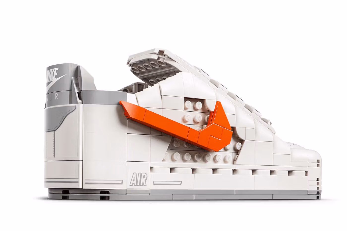 轉一下按鈕就灌籃!LEGO x Nike 把 AF1 拆成太空球場積木
