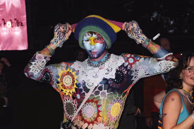 月亮遮住太陽的七分鐘，Björk 的雷克雅維克曠野辦了一場沒有歌的派對