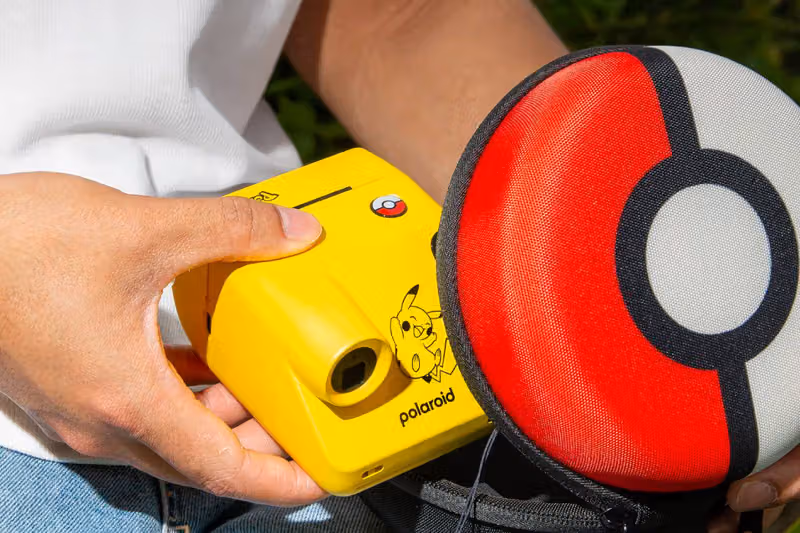 Polaroid、ポケモン30周年記念でタッグ　モンスターボール型インスタントカメラが限定シリーズを牽引