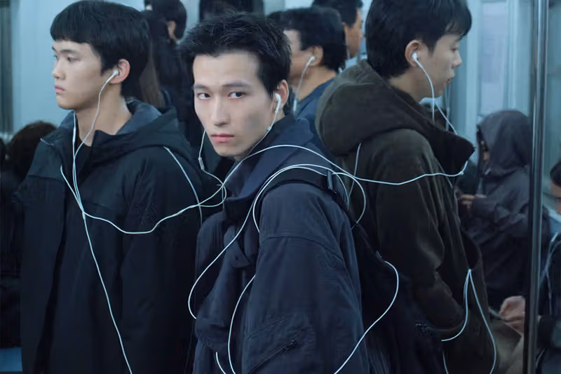 SAN SAN GEAR FW26 'CABLE': 낯선 이들 사이의 보이지 않는 연결을 몸에 걸치다