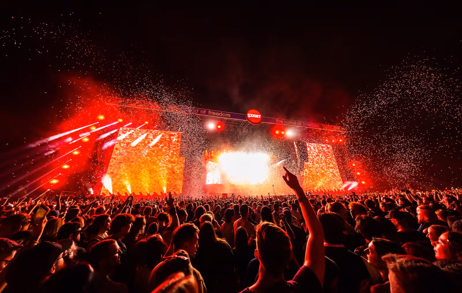 Sziget 第四夜:BMTH 蓋一座末日劇場,Rose Gray 只用一面鏡子收場