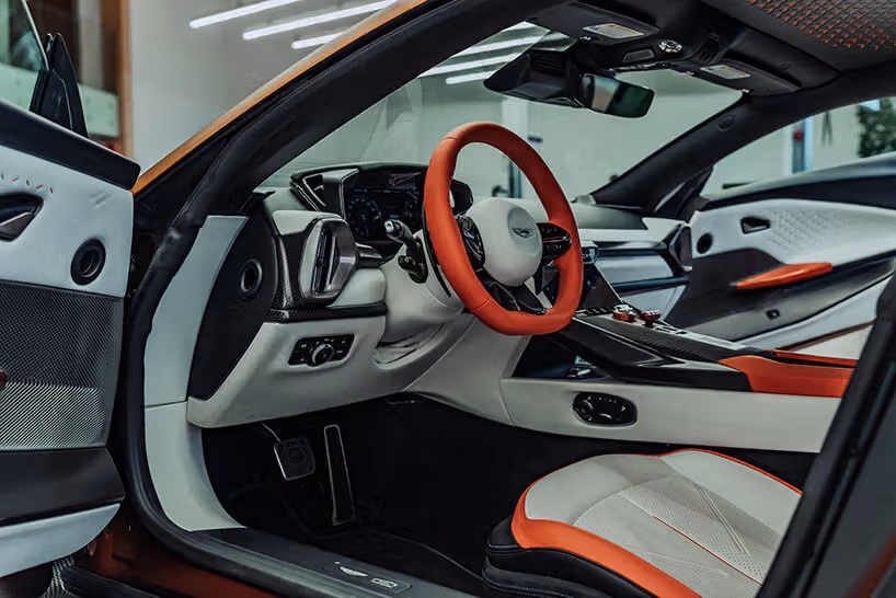 Aston Martin Valen：一輛把玻璃後窗換成行李廂的實驗性怪獸