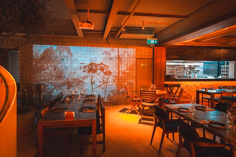 夜店招牌之下，La Barra樓下這頓飯才是靜安真正該吃的